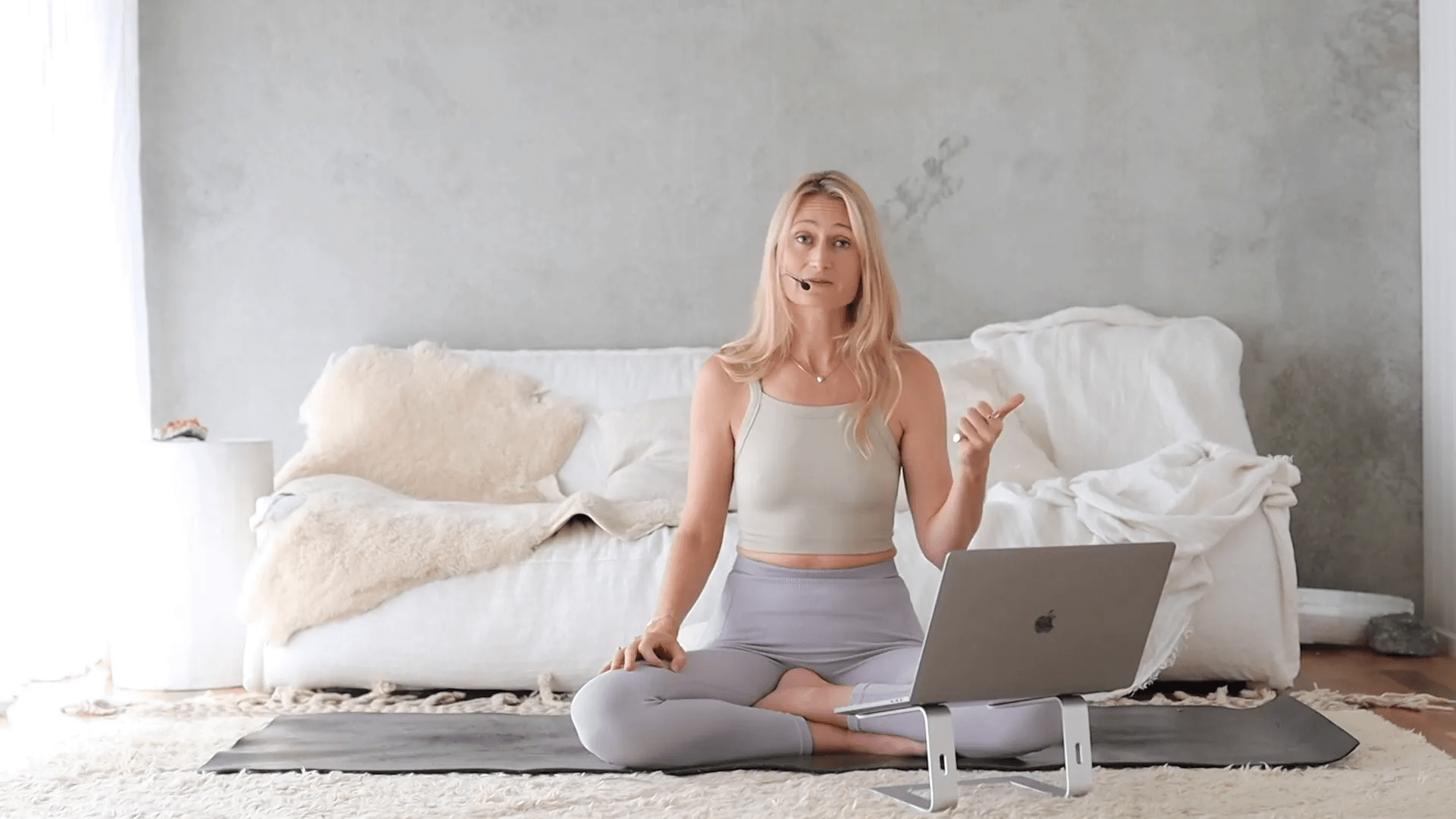 Nefes çalışması sırasında bir çiftin birbirine odaklanması